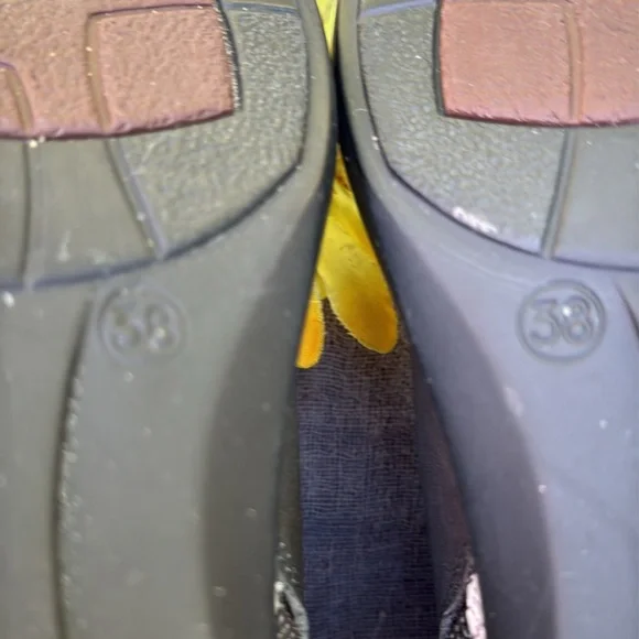 🩷 NAOT; Stylish Ankle Booties in Lt. Gray Snakeskin & Dk. Gray Leather; Sz. 7.5 - Picture 7 of 9